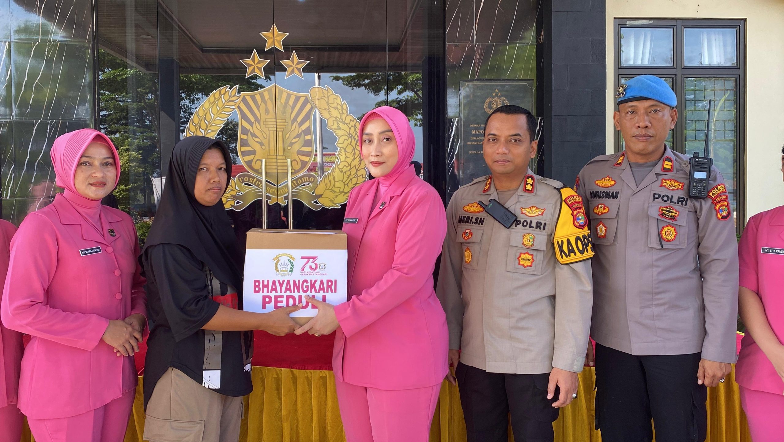 Bhayangkari Cabang Pesawaran Salurkan Bantuan Sosial Secara Door to Door, Wujud Kepedulian di Hari Bhayangkara ke-79 dan Menyambut HKGB