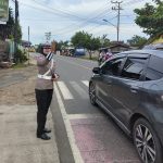 Polwan Pesawaran Hadir di Tengah Masyarakat, Cegah Kemacetan di Depan Sekolah