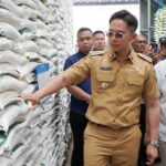 106 Ribu Warga Dapat Beras Gratis! Bupati Egi: Ini Benteng Sosial Demi Rakyat, Bukan Pencitraan 106 Ribu Warga Dapat Beras Gratis! Bupati Egi: Ini Benteng Sosial Demi Rakyat, Bukan Pencitraan