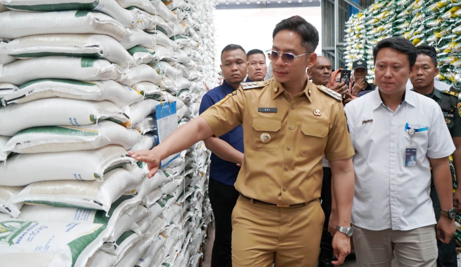 106 Ribu Warga Dapat Beras Gratis! Bupati Egi: Ini Benteng Sosial Demi Rakyat, Bukan Pencitraan