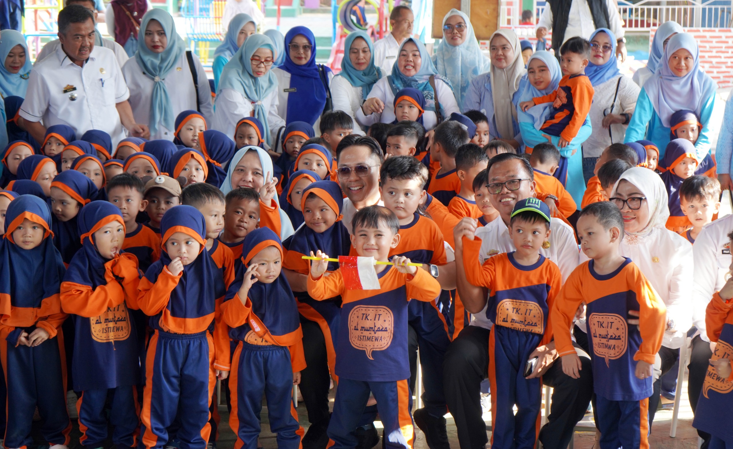 Pagi Ceria Bersama Bupati Egi: Tawa dan Harapan Anak TK IT Al Mumtaza Meriahkan Hari Anak Nasional di Lampung Selatan