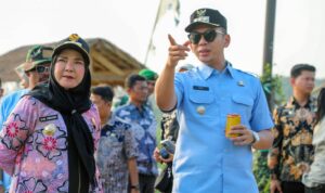 Bukan Sekadar Tinjau Jalan Rusak: Kolaborasi Epik Bupati Egi dan Bunda Eva, Lebur Sekat Wilayah Demi Warga Perbatasan