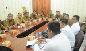 Rusmadi Pimpin Rapat Penyaluran 95.240 Bantuan Pangan Beras di Lamteng Rusmadi Pimpin Rapat Penyaluran 95.240 Bantuan Pangan Beras di Lamteng