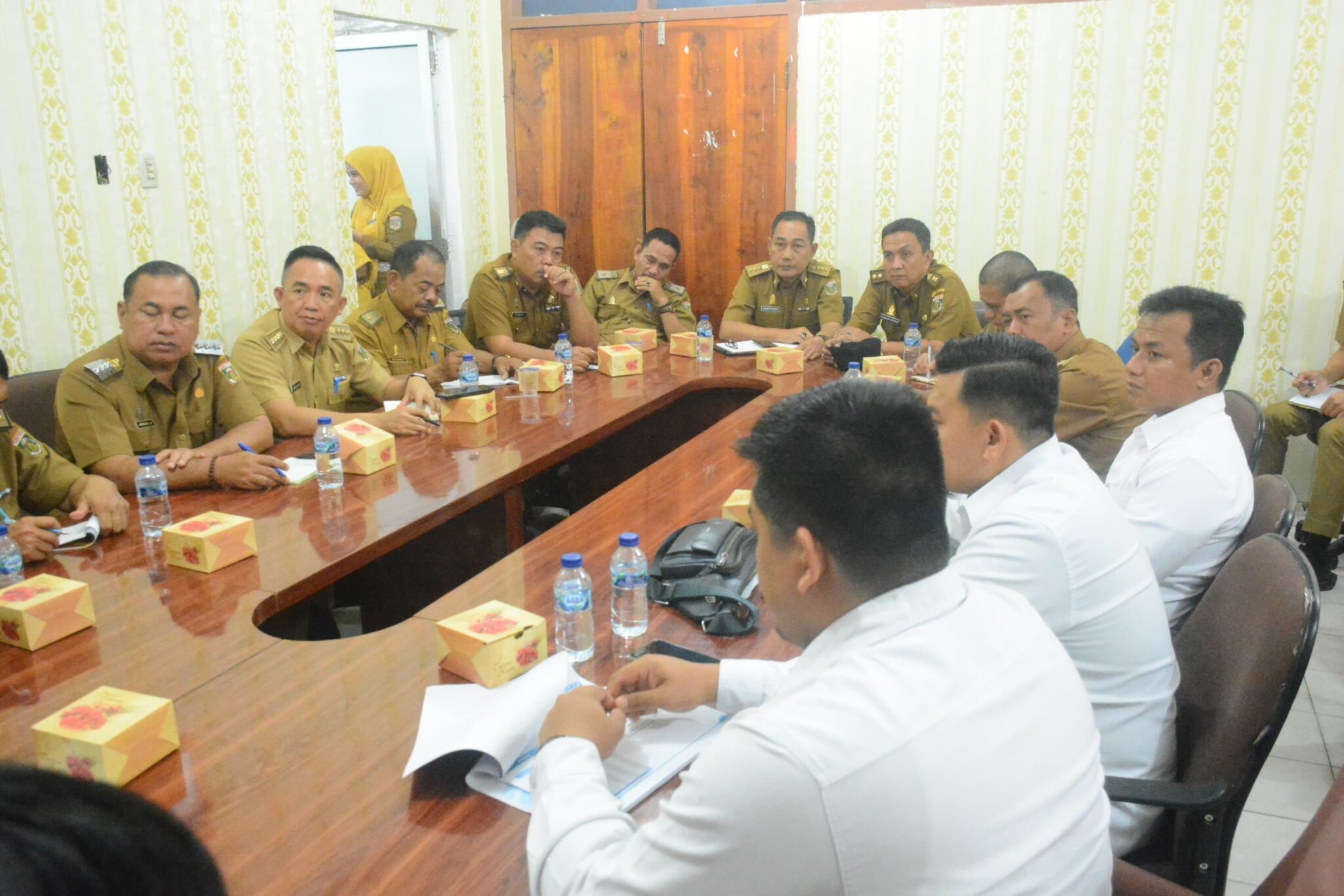 Rusmadi Pimpin Rapat Penyaluran 95.240 Bantuan Pangan Beras di Lamteng