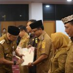 Perkuat Hak Tanah Rakyat, Bupati Ardito Terima Sertifikat dari Menteri ATR/BPN