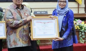 Pemkot Bandar Lampung Raih Penghargaan dari Kemenpan RB Pemkot Bandar Lampung Raih Penghargaan dari Kemenpan RB