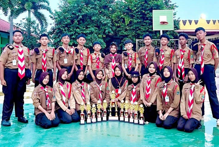 Borong 11 Piala Sekaligus! MTsN 1 Lampung Selatan Sabet Juara Umum Perkemahan Hari Pramuka ke-64 Tingkat Kwaran Kalianda