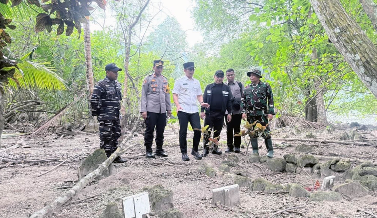 Ziarah Sunyi di Pulau Sebuku, Bupati Egi Ungkap Rencana Pemindahan Makam Bersejarah