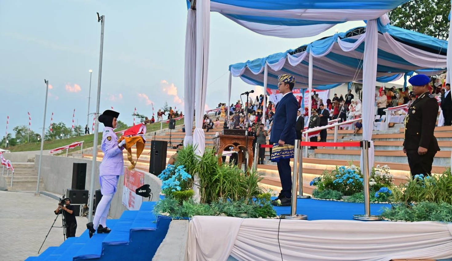 Merah Putih Diturunkan Khidmat di Menara Siger, Sejarah HUT ke-80 RI Terukir di Ujung Sumatera