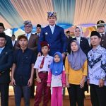 Aksi Heroik Raihan, Bocah SD Penyelamat Merah Putih Dapat Hadiah Istimewa, Bupati Egi Gelontorkan Beasiswa & Tabungan Pendidikan!