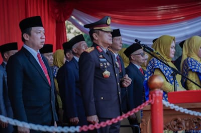 Sekdaprov Lampung Marindo Kurniawan Hadiri Upacara Penurunan Bendera HUT RI ke-80 Tahun