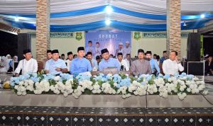 Sholawat Bareng di Candipuro, Bupati Egi Bawa “Kado Kemerdekaan” untuk Warga: Jalan Mulus Menanti!