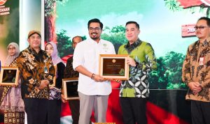 Kabupaten Pesawaran Raih Penghargaan Nasional Perhutanan Sosial 2025