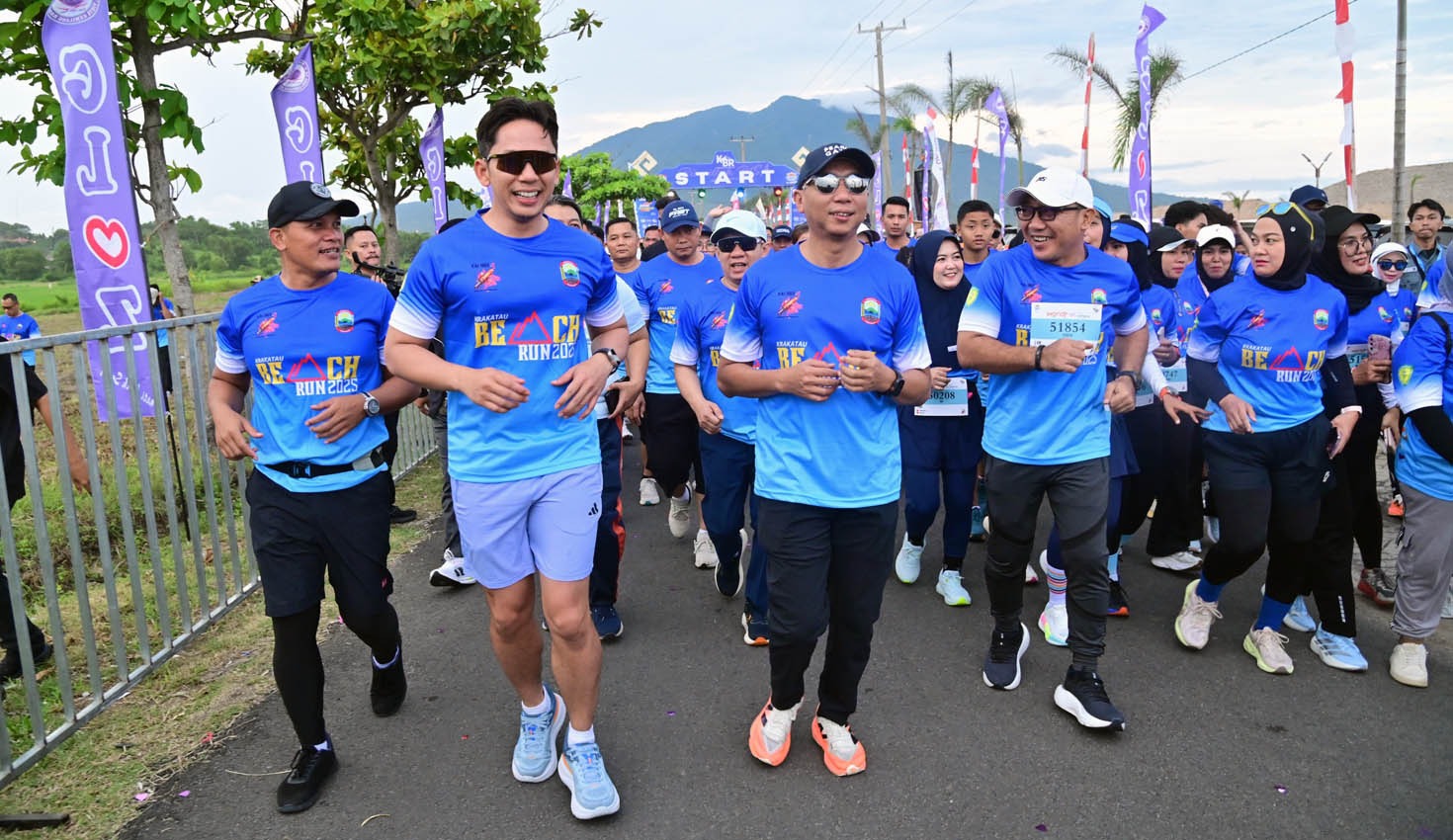 Ribuan Pelari Tumpah Ruah di Senaya Beach, Krakatau Beach Run 2025 Jadi Magnet Wisata Baru Lampung Selatan