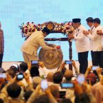 Momen Membanggakan: Bupati Egi Berdiri di Garis Depan Bersama Presiden Prabowo di Apkasi Otonomi Expo 2025