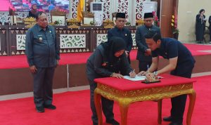Walikota Bandar Lampung Hj. Eva DwianaHadiri Rapat Paripurna Persetujuan Raperda APBD Perubahan 2025 Walikota Bandar Lampung Hj. Eva DwianaHadiri Rapat Paripurna Persetujuan Raperda APBD Perubahan 2025