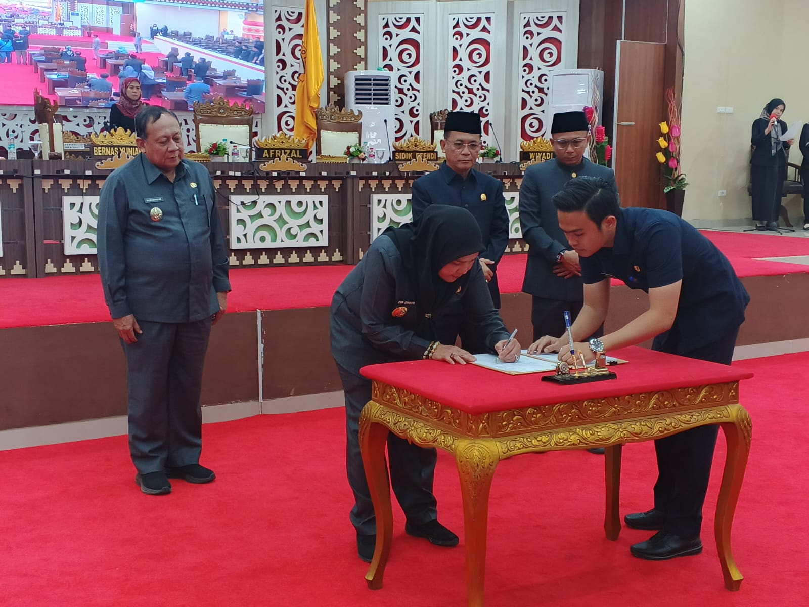 Walikota Bandar Lampung Hj. Eva DwianaHadiri Rapat Paripurna Persetujuan Raperda APBD Perubahan 2025