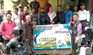 UPT DLH, UPT Perdagangan TKP, dan Paguyuban Pasar Bambu Kuning Bersinergi Atasi Sampah UPT DLH, UPT Perdagangan TKP, dan Paguyuban Pasar Bambu Kuning Bersinergi Atasi Sampah