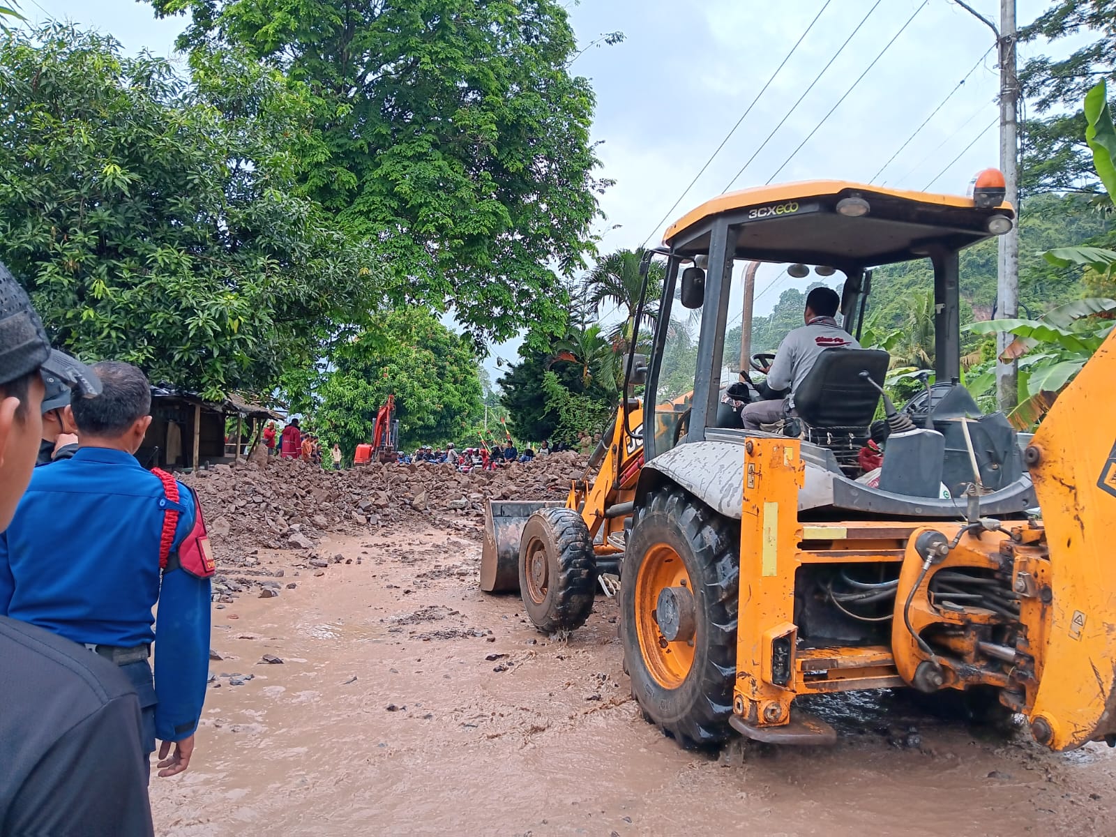 Atasi Banjir Akibat Hujan Deras, Pemkab Pesawaran Turun Langsung Ke Lempasing 