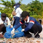Gotong Royong Bersih Pantai Minang Rua, Zita Anjani Tegaskan Komitmen Jaga Wisata Lampung Selatan