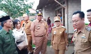 Bupati Nanda indira Sambangi Rumah Roboh Di Kebagusan Gedong Tataan Pesawaran 