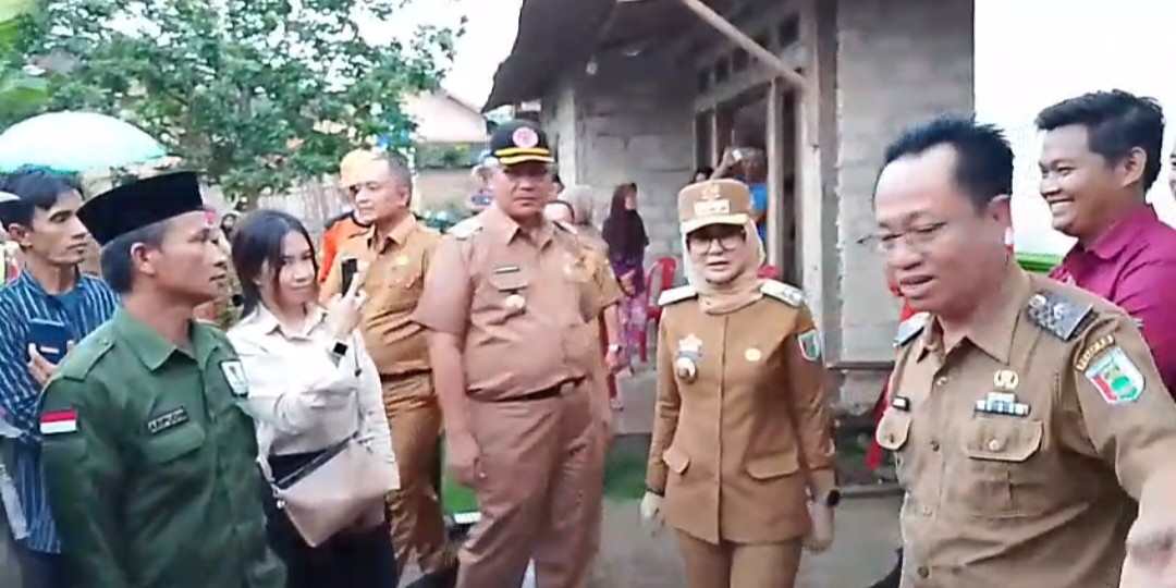 Bupati Nanda indira Sambangi Rumah Roboh Di Kebagusan Gedong Tataan Pesawaran 