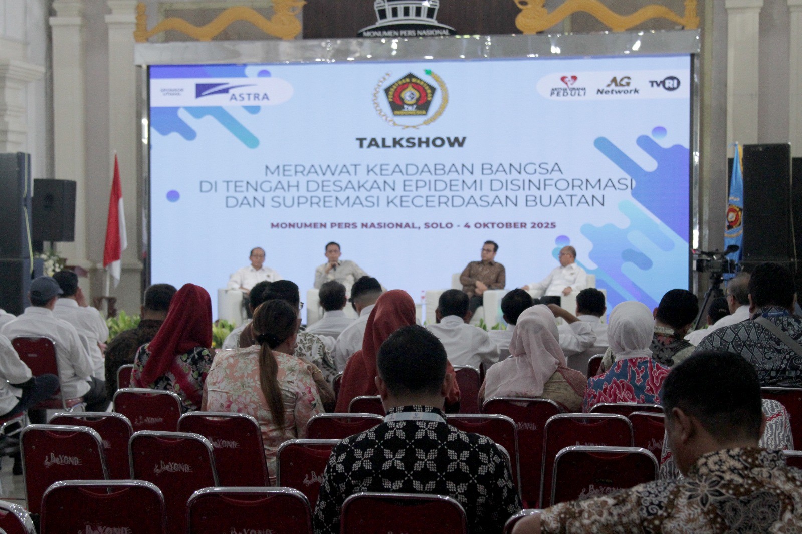 Menkomdigi Saksikan Pengukuhan PWI Persatuan, Tegaskan Dukungan pada Kebebasan Pers