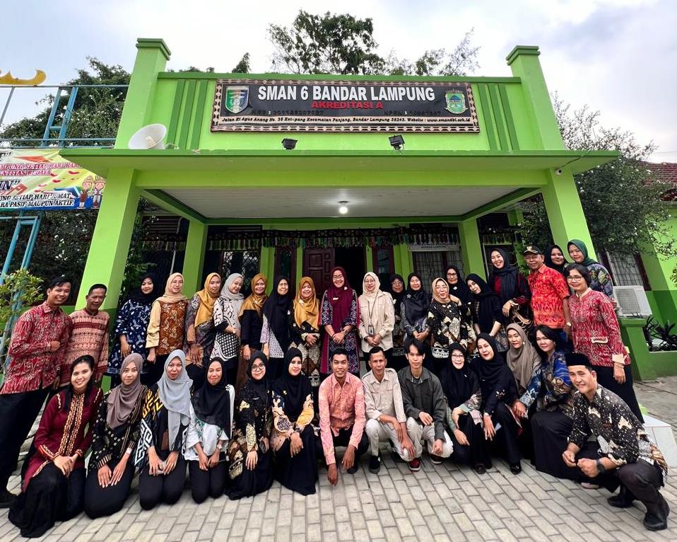 Bikin Guru Melek Teknologi, Dosen dan Mahasiswa Sistem Informasi Darmajaya Latih AI dan Deep Learning di SMAN 6 Bandar Lampung