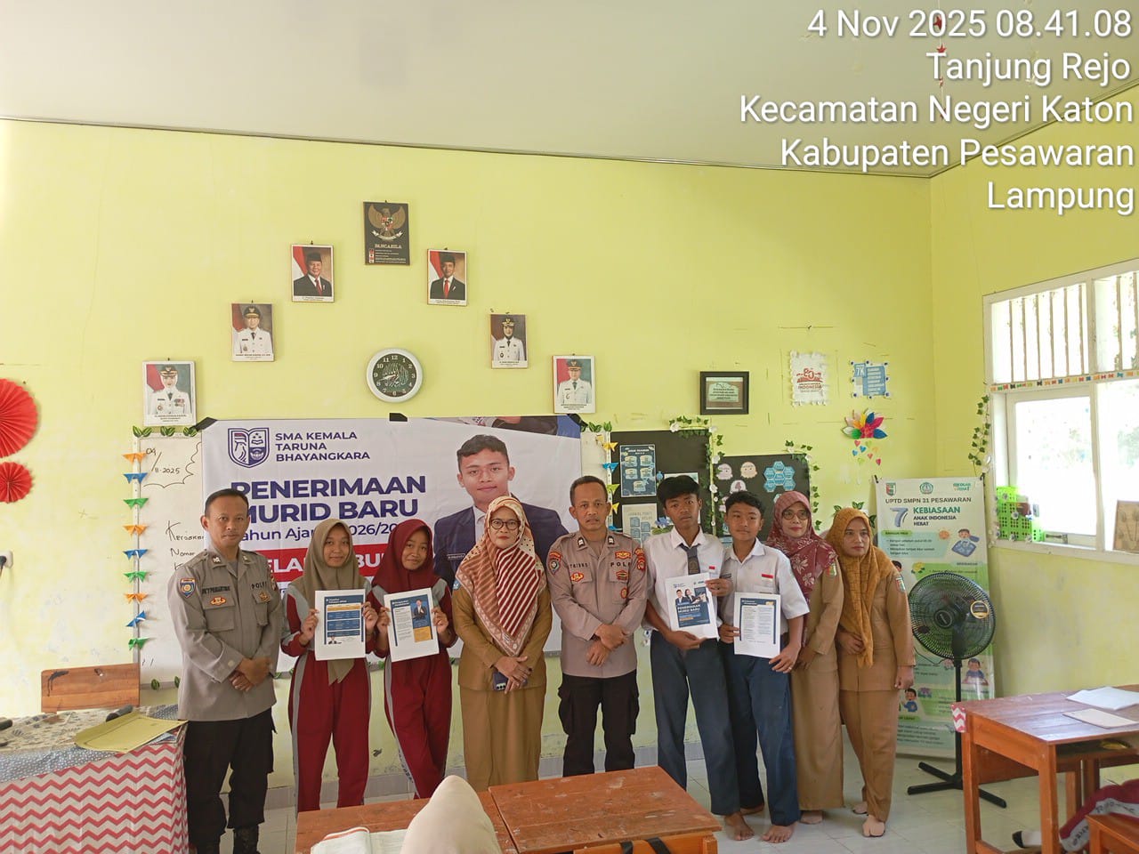 Panit Binmas Polsek Gedong Tataan Sosialisasi  SMA Kemala Taruna Bhayangkara