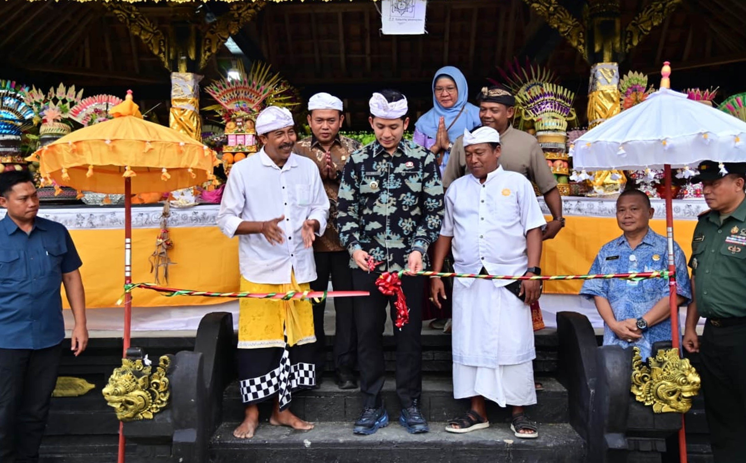 Bupati Egi Resmikan Balai Banten Pura Puseh Kertibuana, Simbol Harmoni Umat di Desa Bali Agung
