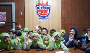 Belajar Komunikasi Lewat Radio, Anak TK IT Al Mumtaza Unjuk Bakat di DBFM 93