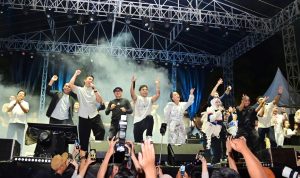 TABOLA BALE PECAH! Silet Open Up Guncang Penutupan Lamsel Fest 2025 di Lautan Massa Kalianda