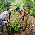 Zulkifli Hasan Minta Petani Jaga Gunung Rajabasa: “Hutan Lindung Tidak Boleh Diapa-apakan”.