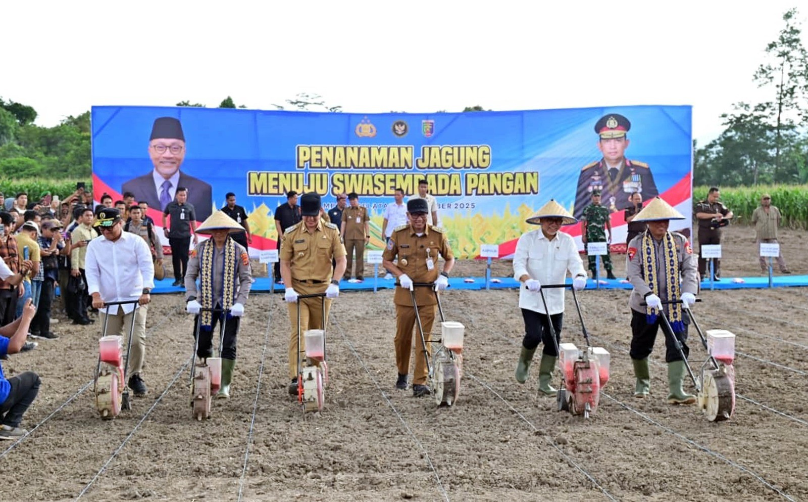 Polri Turun ke Ladang, Produksi Pangan Melonjak: Zulhas Tegaskan Gotong Royong Kunci Ketahanan Nasional