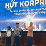 Perintis BPJS Kesehatan, Fachmi Idris, Raih Life Achievement KORPRI Award