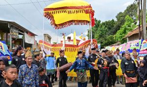 Cangget Bagha Katibung: Bupati Egi Resmi Sandang Adok Pengikhan Penata Marga