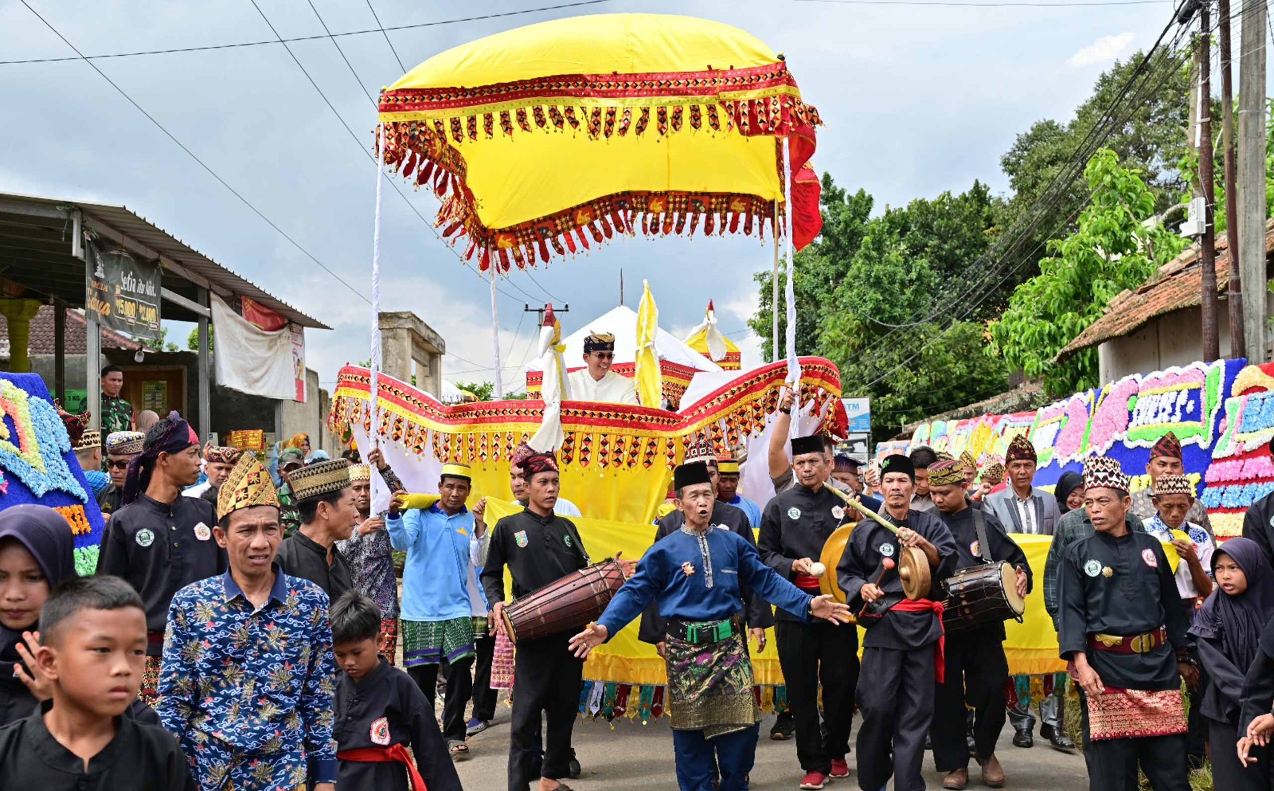 Cangget Bagha Katibung: Bupati Egi Resmi Sandang Adok Pengikhan Penata Marga