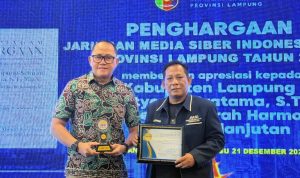Bupati Lampung Selatan Raih Anugerah Daerah Harmonis dan Berkelanjutan dari JMSI Lampung