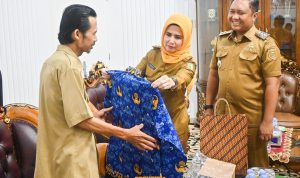 Bupati Pesawaran Beri Dukungan dan Apresiasi untuk Bapak Azhar, Guru P3K Paruh Waktu yang Mengabdi Lebih dari Satu Dekade