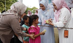 Kolaborasi TP. PKK, DWP, dan OPD Provinsi Lampung Bagikan Ratusan Takjil untuk Masyarakat