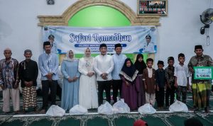 Safari Ramadan di Candipuro, Wabup Syaiful Serahkan 35 Paket Sembako untuk Anak Yatim dan Hibah Rp15 Juta ke Masjid