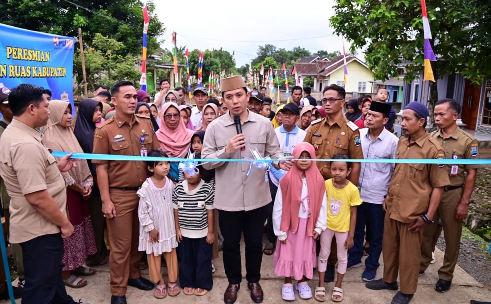 13 Tahun Menanti, Dua Ruas Jalan di Penengahan Diresmikan Bupati Egi, Akses Ekonomi dan Pendidikan Warga Kini Lebih Lancar