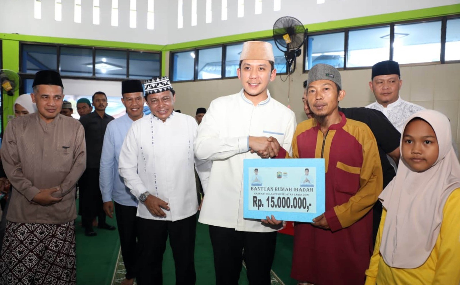 Tak Sekadar Bagi Sembako, Safari Ramadan Bupati Egi Ungkap Rencana Ekonomi Pantai Rajabasa
