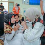 Wagub Jihan Serahkan Seratusan Paket Sembako kepada para Siswa Difabel SLBN PKK Provinsi Lam