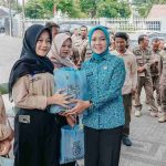 Bakti Sosial,Tim Penggerak PKK Provinsi Lampung Bagikan Sembako