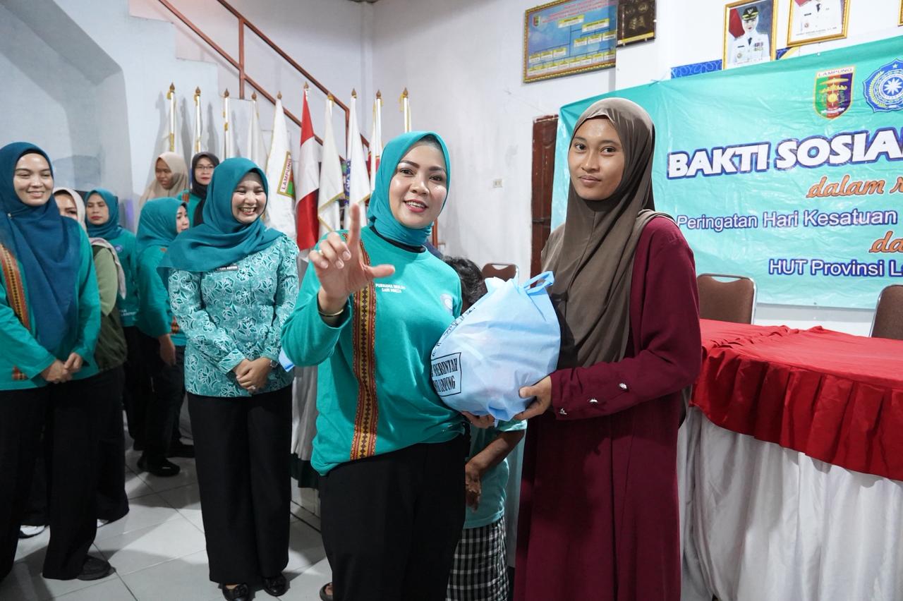 TP PKK Provinsi Lampung Hadir di Tengah Masyarakat, Salurkan Bantuan Sosial dan Dukungan Gizi Anak