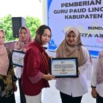 2.222 Guru PAUD di Lampung Selatan Terima Insentif, Zita Anjani: Jasa Guru Tak Boleh Dilupakan