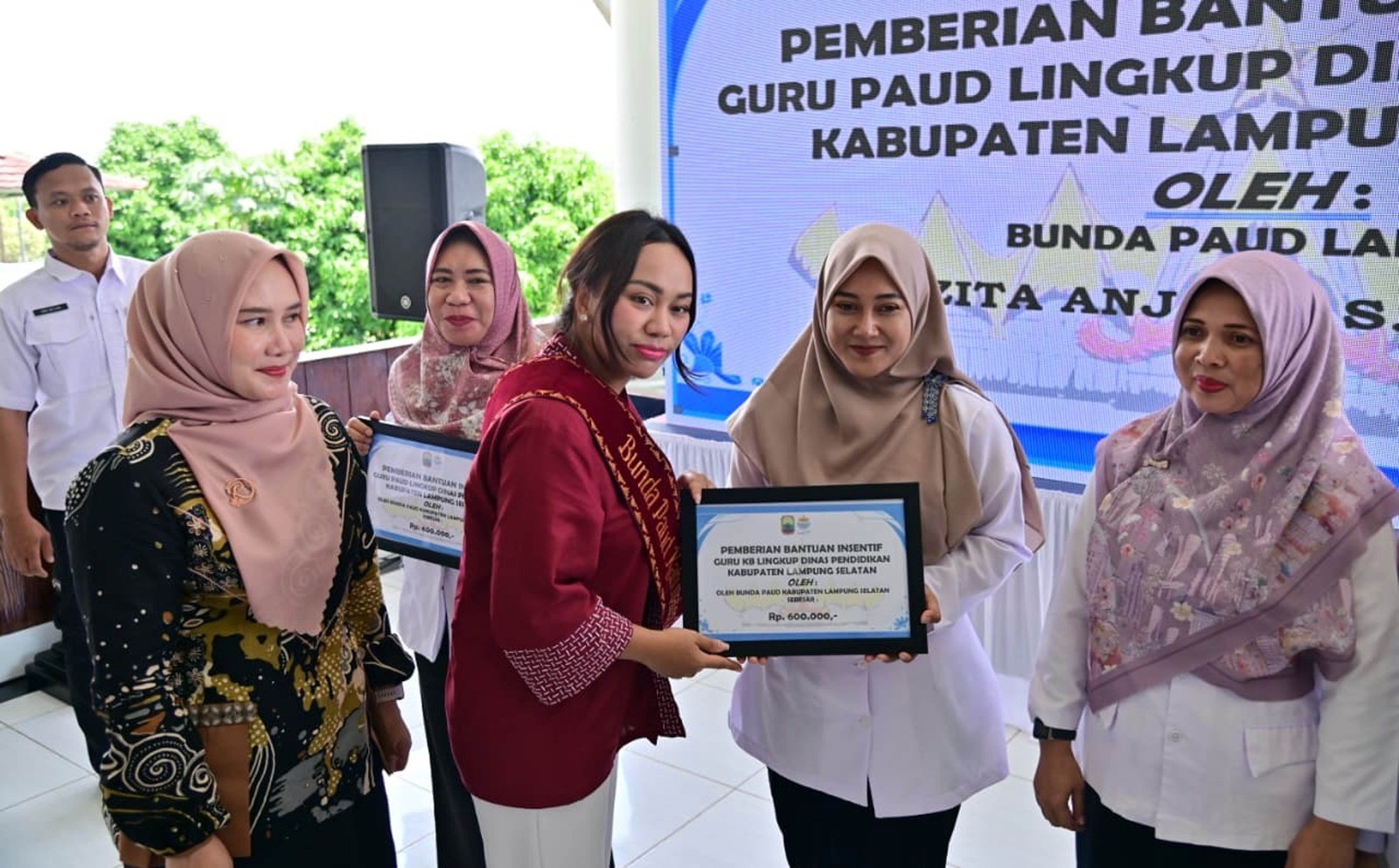 2.222 Guru PAUD di Lampung Selatan Terima Insentif, Zita Anjani: Jasa Guru Tak Boleh Dilupakan