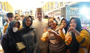 Bupati Egi Turun Langsung ke Pasar Natar, Pastikan Harga Sembako Tetap Stabil Jelang Lebaran 1447 H