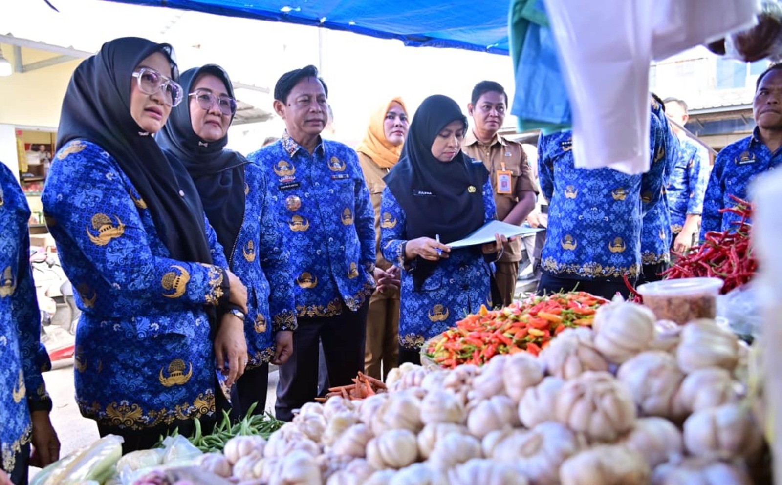 Cek Langsung ke Pasar, Sekda Supriyanto Pastikan Harga Sembako di Lampung Selatan Masih Terkendali